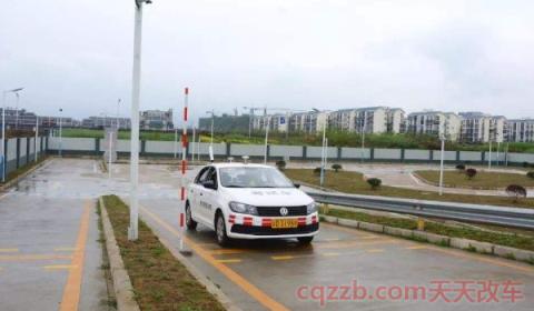 考试车后视镜怎么调(考试车辆需要调节什么地方)