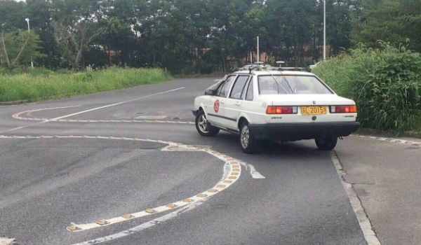 科目二转向灯需要手动关闭吗(机动车驾驶证科目二可以考几次)  第2张