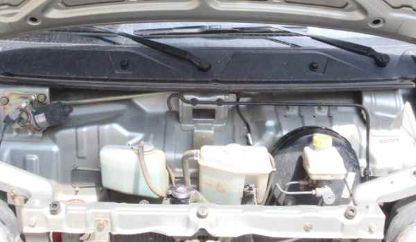 五菱之光发动机进气口在哪里(五菱之光的车身尺寸数据是什么)  第3张