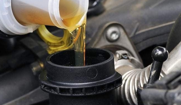 漏机油是什么原因(车辆机油多久更换一次)  第3张