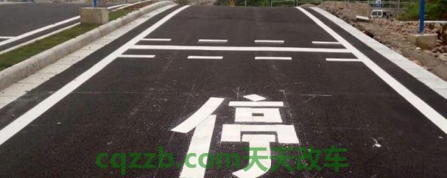 科目二下坡时离合和刹车应该怎么操作(科目二下坡怎么控制车速)