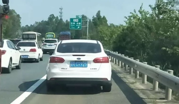 应急车道可以行驶吗(高速公路应急车道占用如何处罚)  第2张