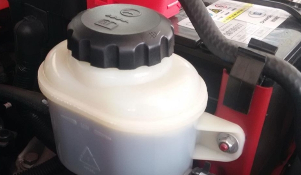 汽车打方向有咯噔异响是什么原因(转向助力油多久更换一次)  第2张