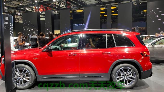 关于：梅赛德斯奔驰在AMG35版新GLB上掀起面纱 梅赛德斯奔驰已经宣布了一系列的更新过的G级