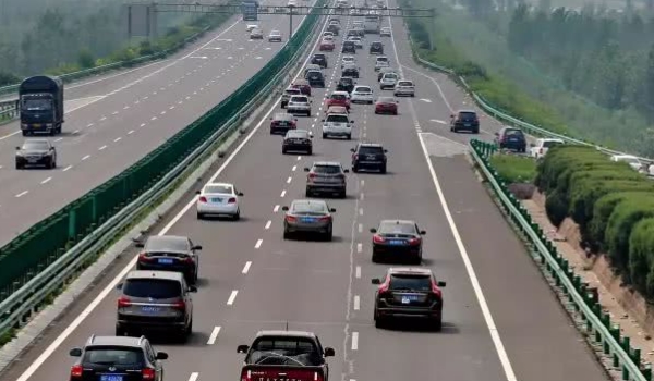 车辆在高速公路匝道上可以停车吗(高速公路行驶需要注意什么)  第3张