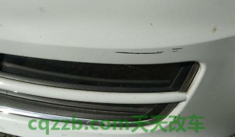 白色车蹭出黑色底漆算严重吗(白色车蹭出黑色底漆怎么处理) 第3张