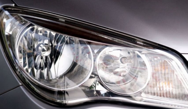 闲谈一下:灯泡故障灯亮了什么原因(车辆灯泡更换的注意事项) 第3张