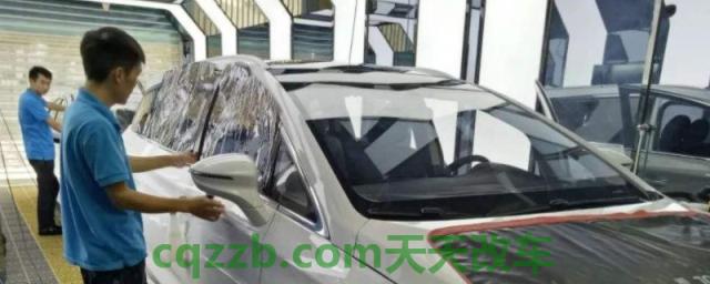 贴了车膜多久可以开窗(车辆贴膜的好处)