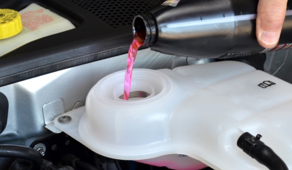 冷却液温度90度正常吗(车辆防冻液多久更换一次)  第2张