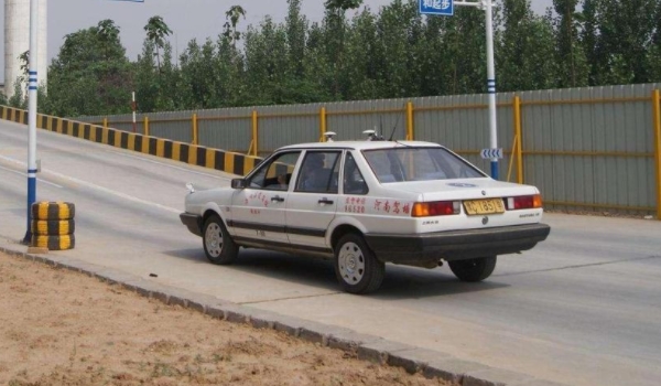 科目二自动挡考哪些项目(机动车驾驶证科目二当天可以考几次)  第3张