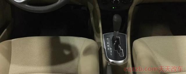 倒车倒不动好像卡住了(车辆在倒车的时候仪表盘上有速度显示吗)