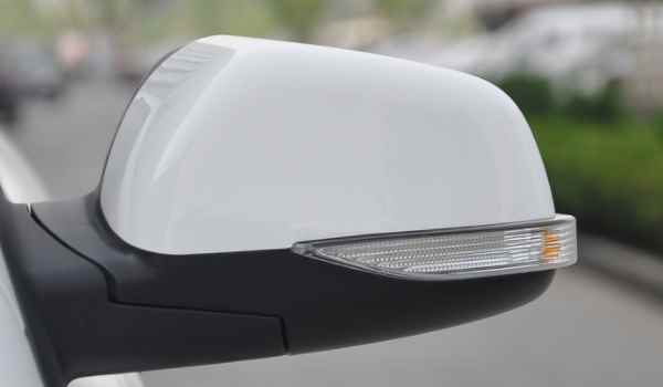 奥迪后视镜一边开一边不开(车辆后视镜都有哪些功能)  第3张