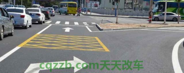 路口中央黄色路面标记是什么意思(车辆违章违法行为怎么处理)  第1张