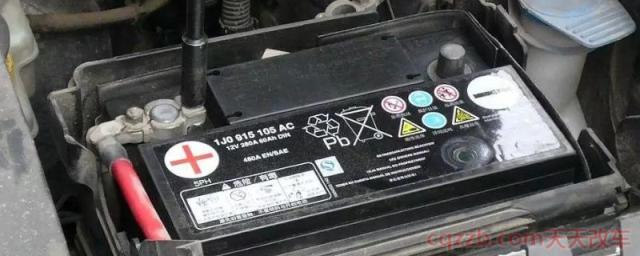 新换的电瓶第二天又打不着火(更换蓄电池之后需要注意什么)