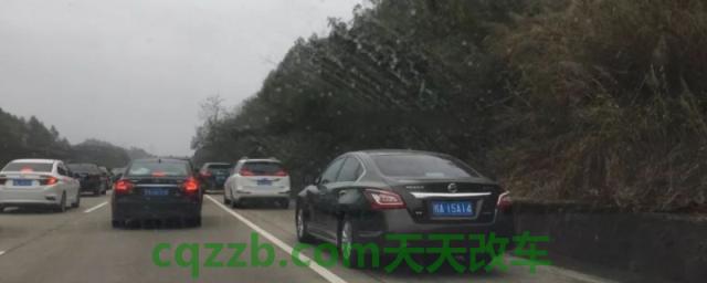 国庆高速拥堵可以走应急车道吗(占用应急车道如何处罚)  第1张