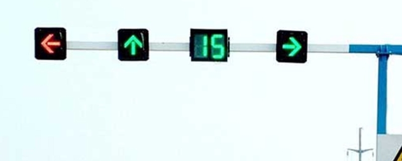 红绿灯路口掉头需要等绿灯吗(违章违法行为可以不处理吗)