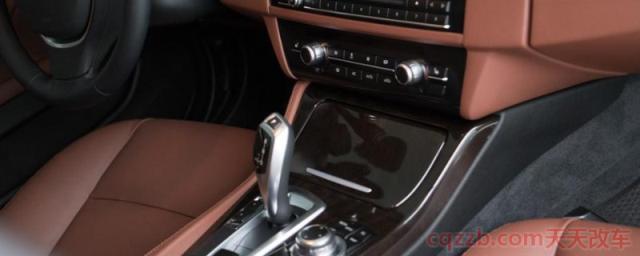 宝马525li空调滤芯拆装(车辆在使用空调的时候需要注意什么)