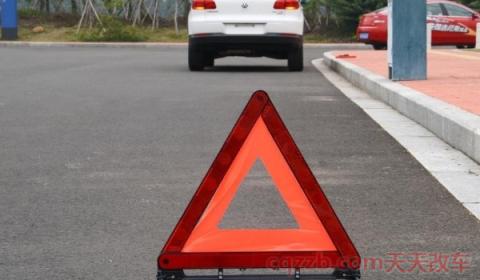 汽车警示三脚架怎么折叠起来(汽车三角架什么时候使用)  第2张