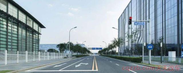 直行红灯可以掉头吗(十字路口如何掉头)