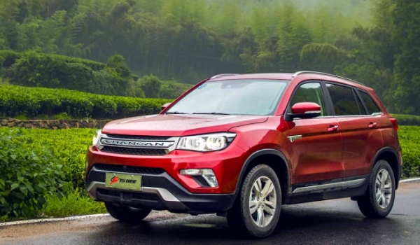 长安cs75哪一款是蓝鲸发动机(长安cs75的车身尺寸数据是什么)  第3张