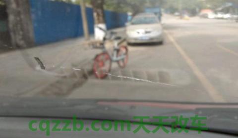 说道一下：前挡风玻璃崩了个小点没事吧(更换挡风玻璃需要多久)  第3张