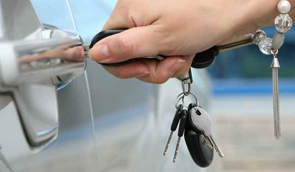 奔驰车钥匙哪里可以配(车辆钥匙丢失为什么不能够单独匹配)  第2张