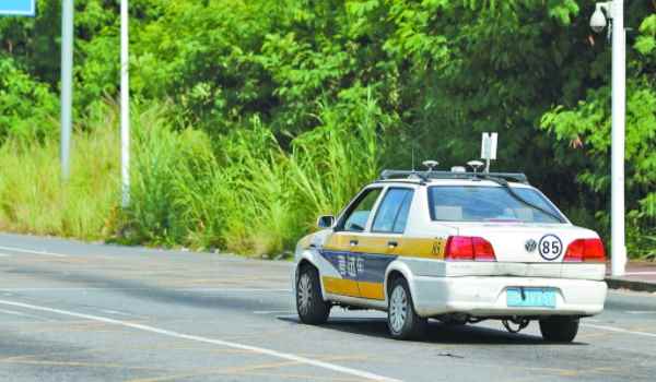 夜间通过路口使用什么灯光(灯光考试是在白天还是在夜晚)  第2张