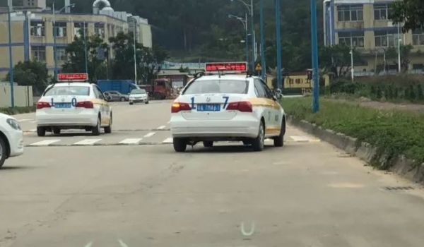 靠边停车小于30扣分吗(机动车驾驶证科目三当天可以考几次)  第2张