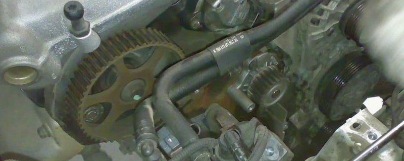 讲讲：发动机皮带多少公里更换(发动机正时皮带什么时候需要更换)