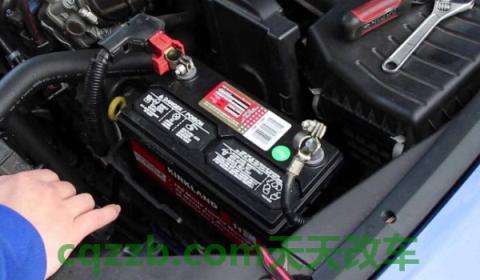 奔驰天冷启动不了车(车辆蓄电池更换需要注意什么)  第3张