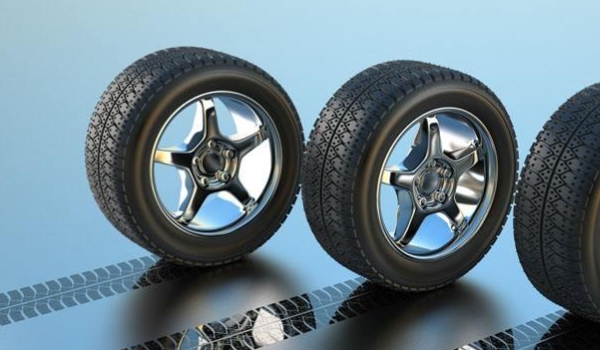 轮胎侧边割了个口子能补吗(更换轮胎时需要注意什么)  第2张