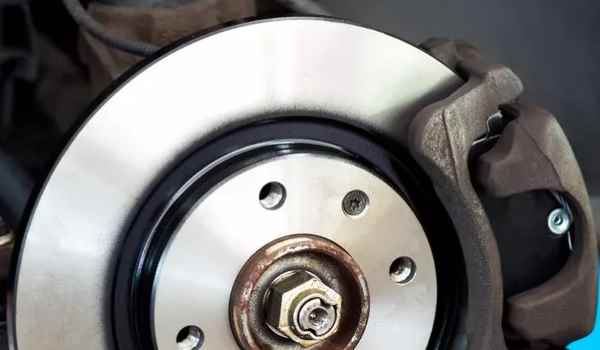 宝马刹车片报警后还能开多久(刹车片可以使用多久)  第3张