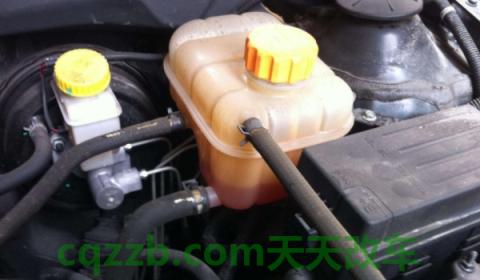 聊聊:汽车水箱加水还是加防冻液(机动车辆防冻液多久更换一次) 第2张