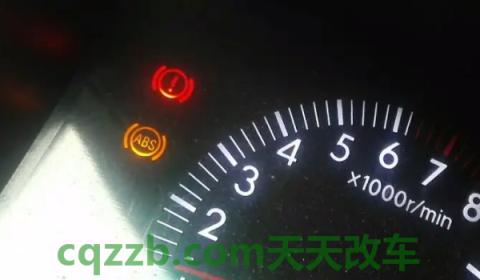 疏解：手刹灯一直亮怎么回事(手刹灯亮起可以行驶吗)  第2张