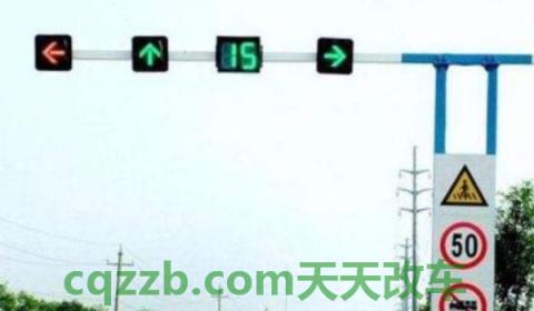 红绿灯右转要等绿灯吗(在右转时除了注意红灯还需要注意什么)  第3张