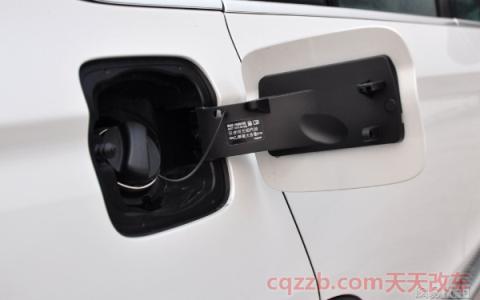 宝马x5油箱盖开关在哪()  第2张