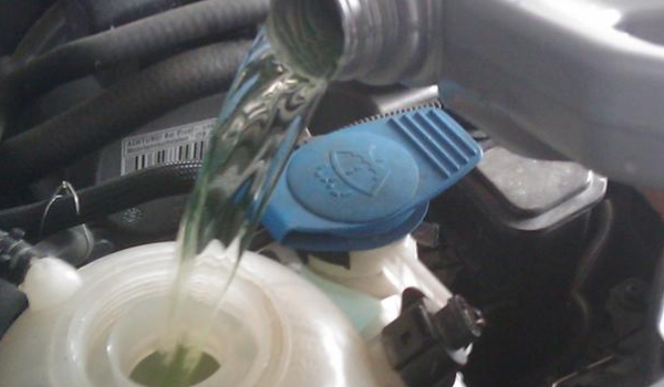 解说:汽车用加防冻液吗(机动车辆防冻液多久更换一次) 第2张