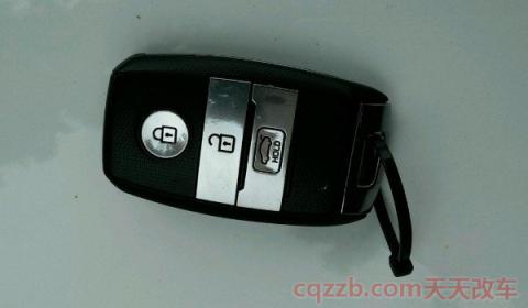 车没熄火自动上锁人在外面(备用钥匙应该放在哪里)  第3张