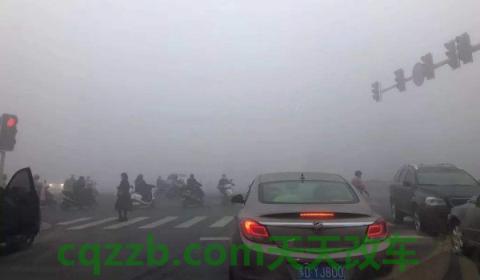 能见度小于50米时 车间距(雾天行车不能够做什么) 第2张