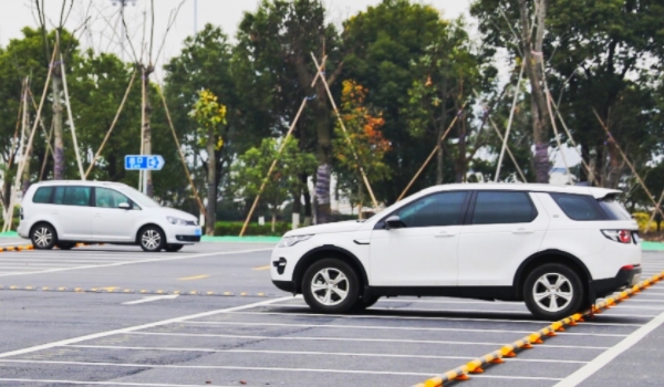 停车场监控能拍到车里的人吗(停车场收费吗)  第3张