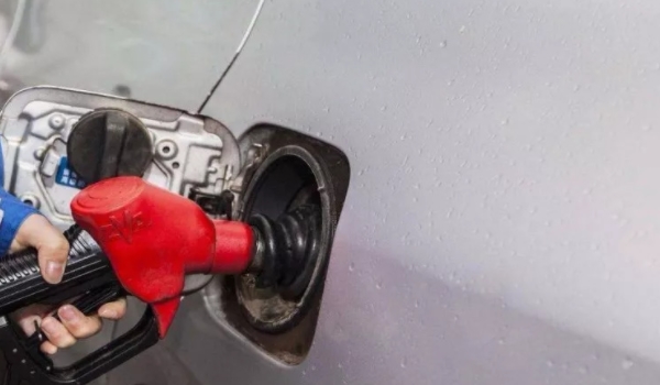 解惑一下：油卡能查出给什么车加油吗(机动车辆加油需要注意什么)  第2张