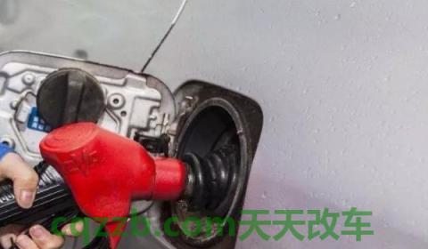 详谈一下:一般油表显示几格去加油(中石油和中石化可以混加吗) 第2张