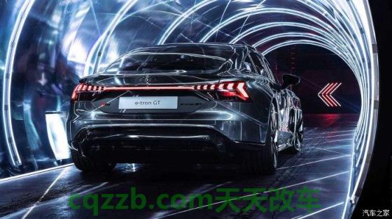 分享：2021年奥迪etron变得前所未有的便捷 2021年奥迪e-tronGT上市价值100000美元的EV投入生产  第2张
