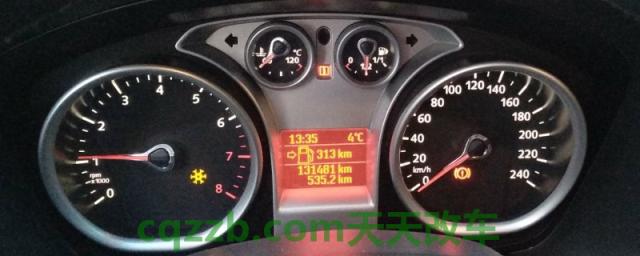 福特仪表盘i亮黄灯(车辆没有故障仪表盘等会亮吗)