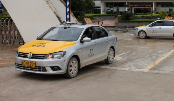 靠边停车小于30扣分吗(机动车驾驶证科目三当天可以考几次)  第3张