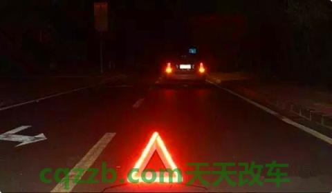 特斯拉双闪在哪里打开(汽车双闪灯一直亮怎么回事)  第3张