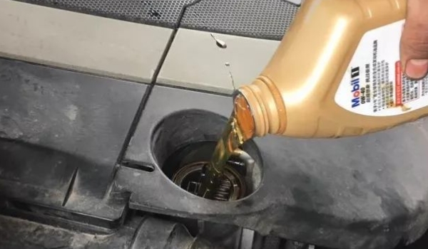 说一说:换机油抽的干净还是放的干净(机动车辆换机油需要去哪里) 第3张