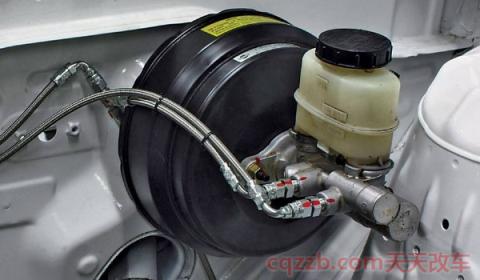 仪表盘叹号灯亮红灯(车辆的制动系统都包括什么)  第3张