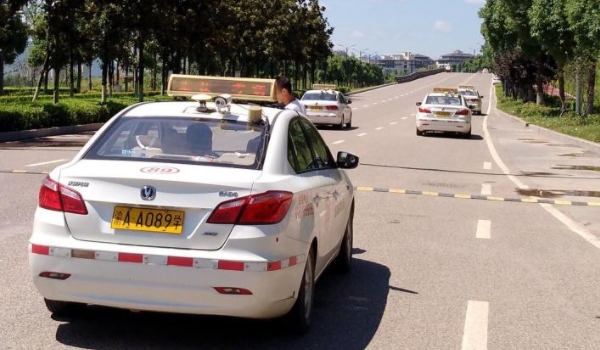 科目三挂了是接着考还是缓缓(机动车驾驶证科目三有几次考试机会)  第2张