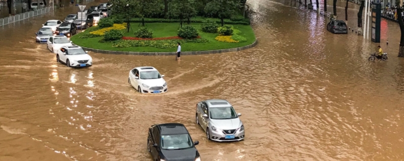 车轮胎被水泡了一半有没有事(如何保证车辆轮胎的使用安全性)